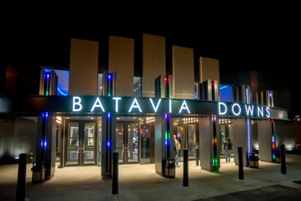 Hotel At Batavia Downs Exterior photo